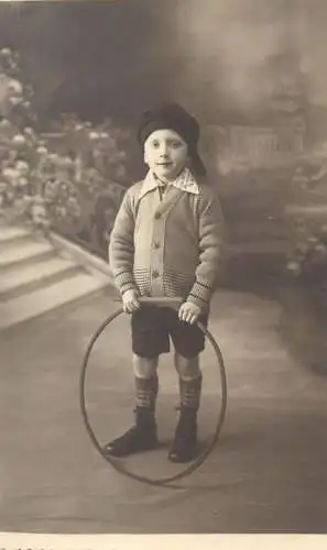 Children portraits carte postale Paris photo Falour fils studio toys