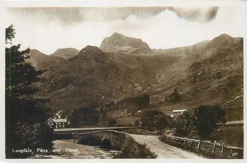 Postcard United Kingdom England Langdale pikes and hotel 1933