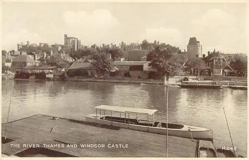 Postcard United Kingdom England Windsor castle river Thames boat