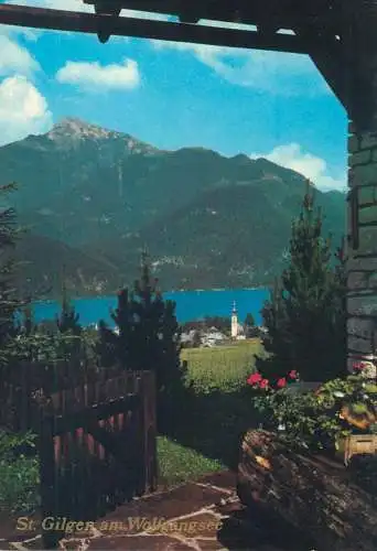 Austria St Gilgen am Wolfgangsee Blick auf den Ort und See mit Schafberg