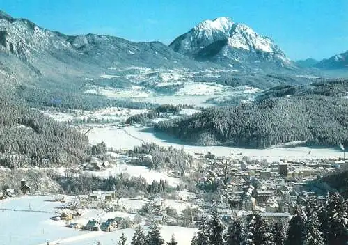 Austria Karnten Hermagor Presseggersee mit Dobratsch mountain view winter scenery