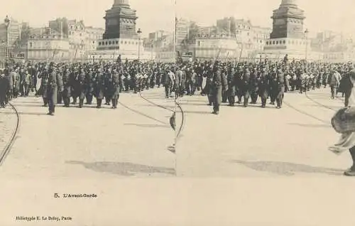 France cpa stereographique militaire l'avant garde defile soldiers uniform formations