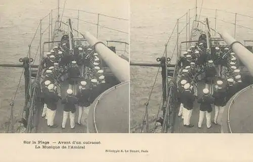 Marine française cpa vue stereoscopique sur la plage avant d'un cuirasse la musique de l'Amiral
