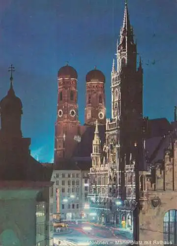 Germany Munchen Marienplatz mit Rathaus bei Nacht