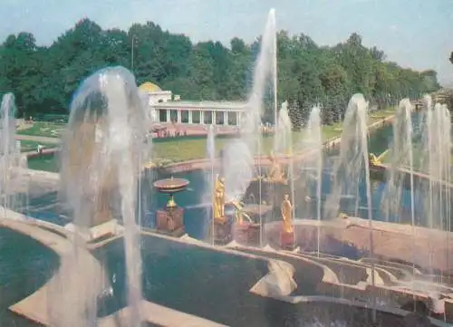 Peterhof (Petrodvorets), St. Petersburg, Russia palace gardens lake and fountain