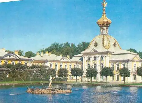 Peterhof (Petrodvorets), St. Petersburg, Russia palace and fountain