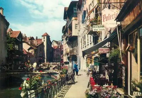 France Annecy La Venise Savoyarde Les Quais du Thiou dans les vieux quartiers