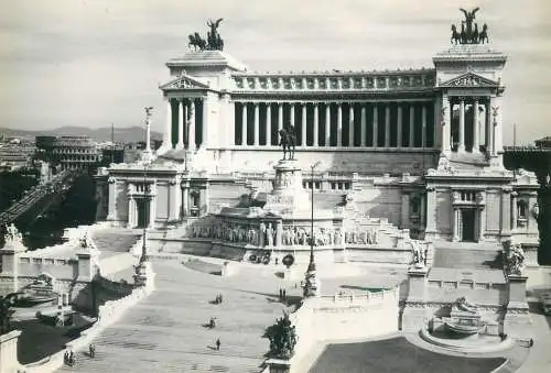 Italy Roma Altare della Patria e Colosseo