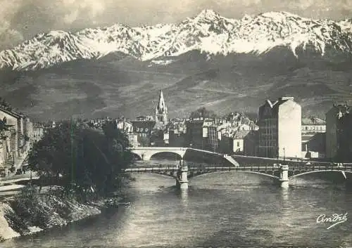 France Grenoble Le Pont sur l'Isere et les Alpes