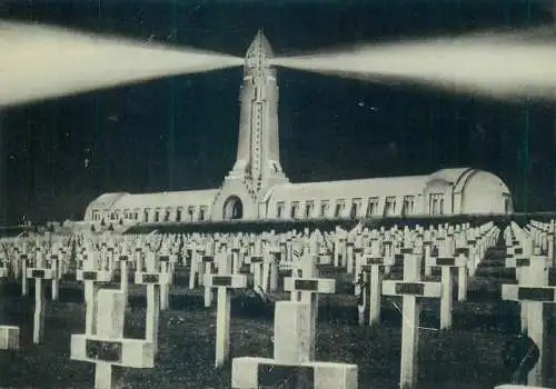 France Cimitiere National de Douaumont vue de nuit