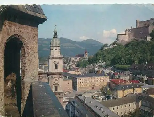 Austria Die Festspielstadt Salzburg Blick auf Dom und Festung