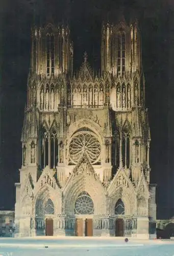 France Cathedrale de Reims illuminee vue de nuit