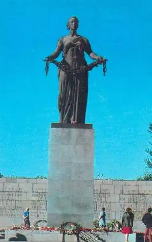 Russia Leningrad postcard 1979 monument statue