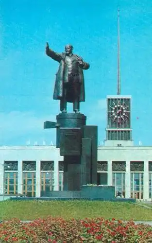 Russia Leningrad postcard 1979 monument Lenin statue
