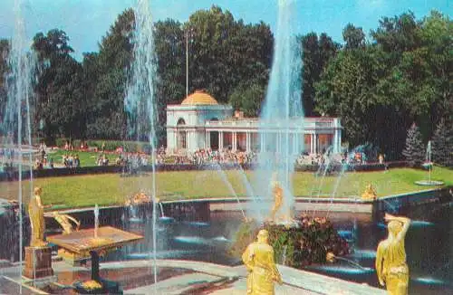 Russia Leningrad postcard 1979 courtyard and statue