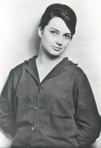 Postcard famous people actress Hebeha Kokahoba