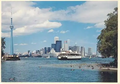Postcard Canada > Ontario > Toronto skyline panorama 1982 tower and cruise ship