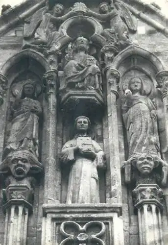 France Saint-Pere-sous-Vezelay (Yonne) Eglise Notre Dame Statues La Vierge, St Etienne et la Madeleine