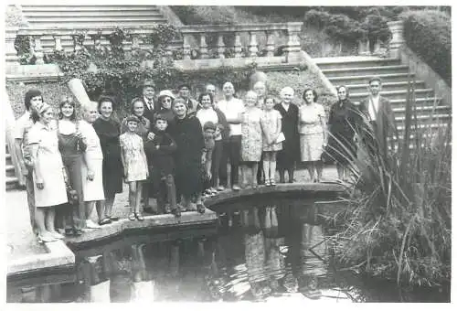 Social History Botanical garden tourist types and scenes