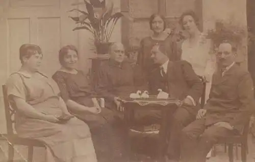 Social History 1933 group photo family types and scenes