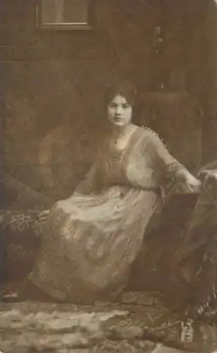 Social History charming beautiful elegant woman 1919 portrait photo