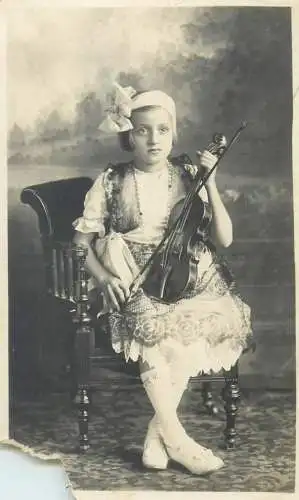 Social History young girl violin lesson
