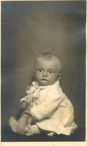 Social History baby toddler confused funny face 1943 photo