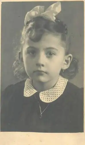 Social History young girl 1942 photo portrait
