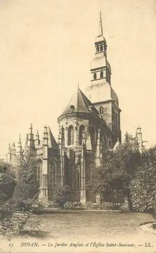 France Le Jardin Anglais et l'Eglise Saint Sauveur