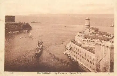 Postcard France Marseille la passe du Vieux port