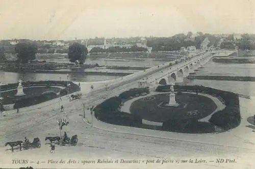 France Tours Place des Arts squares Rabelais et Descartes pont de pierre sur la Loire vue panoramique