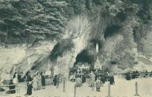France Lourdes La Grotte Miraculeuse