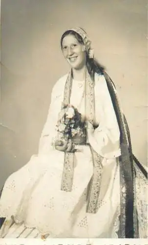 Photo ca. 9 x 14 cm communion folk type costume ( see back )