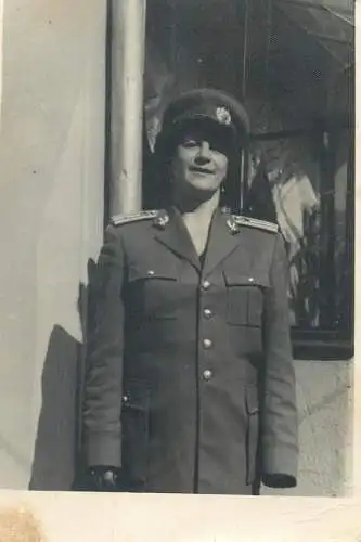 Photo ca. 7 x 10 cm military woman Romania uniform