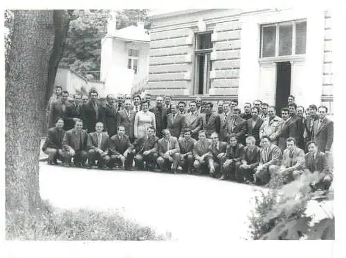 Photo ca. 8 x 11 cm people group meeting