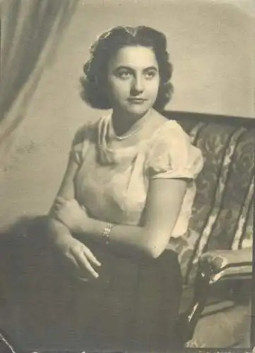 Photo ca. 8 x 11 cm woman portrait