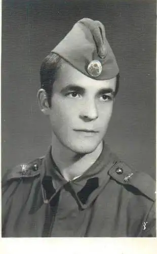 Photo ca. 6 x 9 cm romanian army soldier portrait 1976