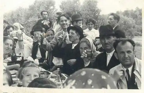 Photo ca. 6 x 9 cm instant photography Romania social history people party alcohol cheers