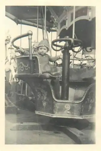 Photo ca. 6 x 9 cm instant photography Romania amusement park mery go round