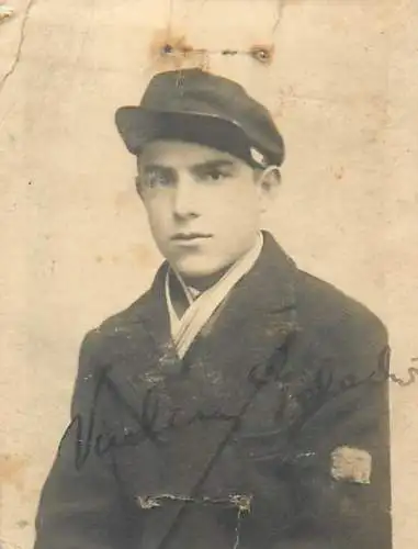 Photo ca. 6 x 9 cm romanian type young man portrait