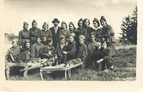 Photo ca. 6 x 9 cm family instant photography romanian women regimental foto