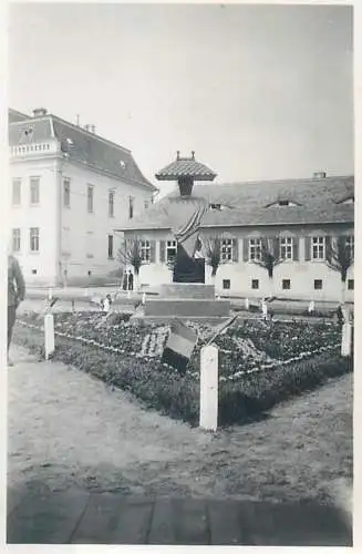 Photo ca. 6 x 9 cm instant photography Romania posibil Alba-Iulia ( fostul spital militar ?)