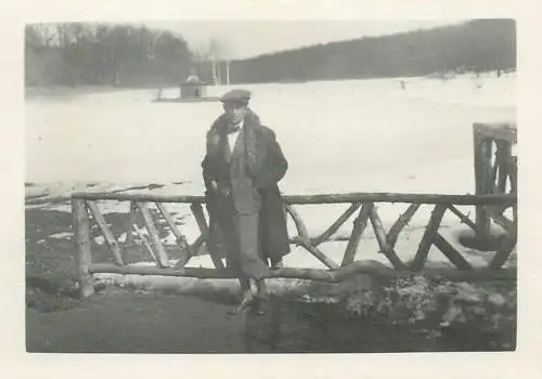 Photo ca. 6 x 9 cm instant photography man & winter scenic