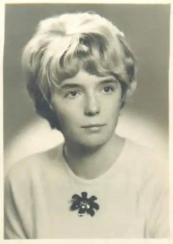 Photo ca. 6 x 9 cm woman portrait France 1967