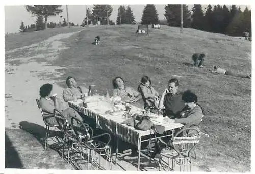 Photo ca. 6 x 9 cm people picnic