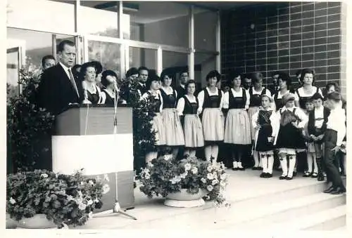 Postcard Austria Wieser arnoldstein speaker and group photo