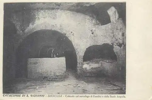 Postcard Italy Siracusa Catacombe di S. Giovanni cubiculo col sarcofago
