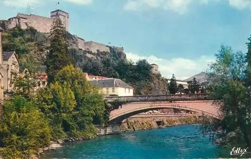 cpsm France Lourdes le chateau fort le Pont saint Michel et le Gave