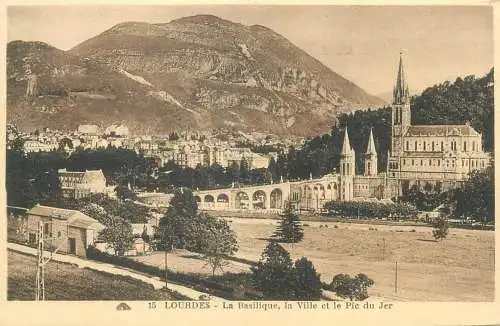 France Lourdes La Basilique la Ville et le Pic du Jer