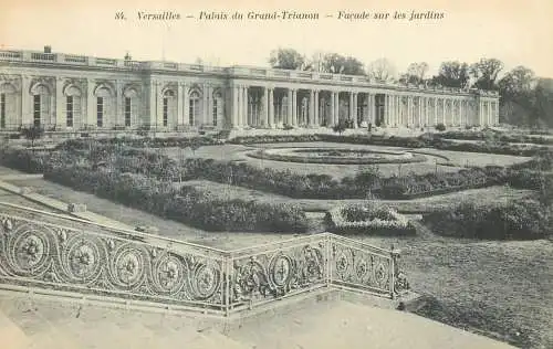 France Versailles Palais du Grand Trianon facade sur les jardins